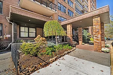 225 Saint Pauls Avenue, #2S