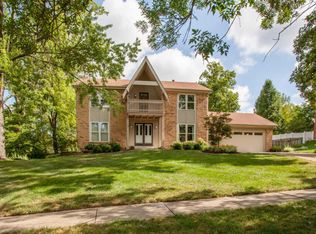 198 Spring Oaks Dr, Ballwin, MO 63011