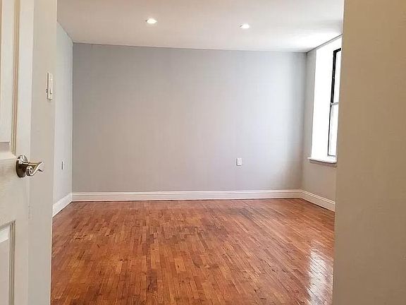 3rd image of 940 Bronx Park S APT 2D