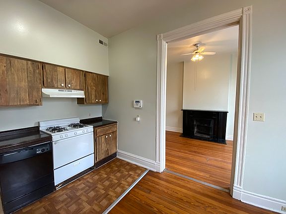 5th image of 3202 Shenandoah Ave APT A