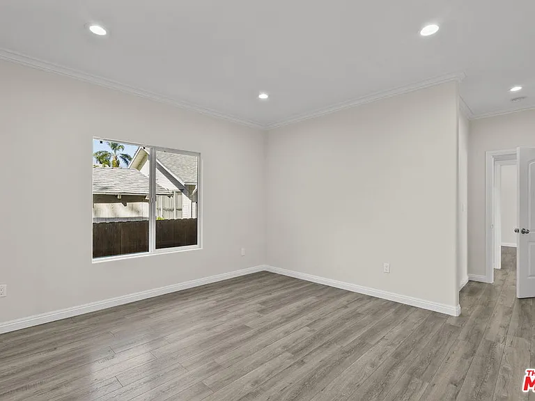 6715 Cedros Ave — Photo 16