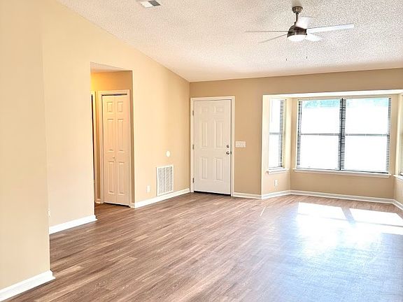 3rd image of 159 Greenacre Cir N