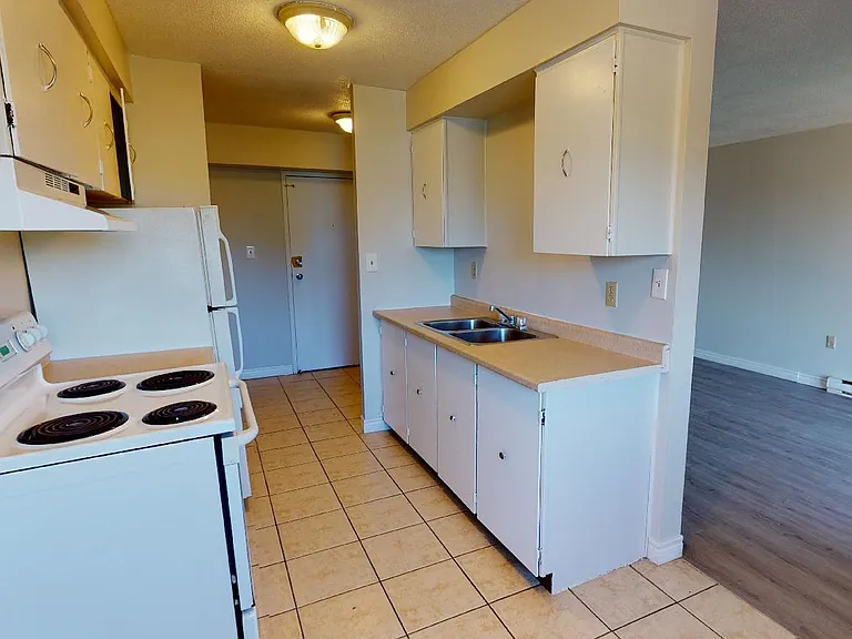 7285 Tranby Ave — Photo 12