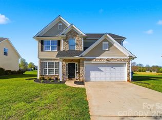 5050 Orchard Park Dr, Hickory, NC 28602