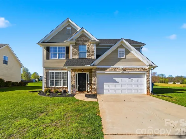 5050 Orchard Park Dr, Hickory, NC 28602