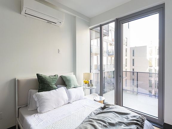 5th image of 42-20 27th St #3113