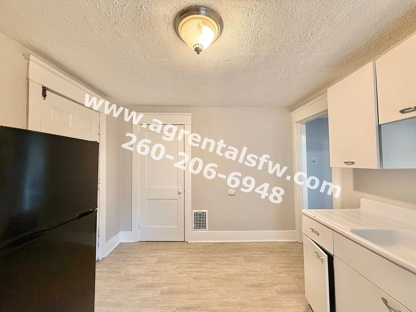1420 Cass St — Photo 4