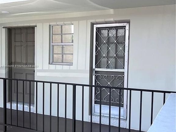 2nd image of 1530 NE 191st St APT 142