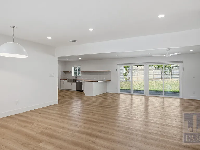 2703 Burleson Rd — Photo 4