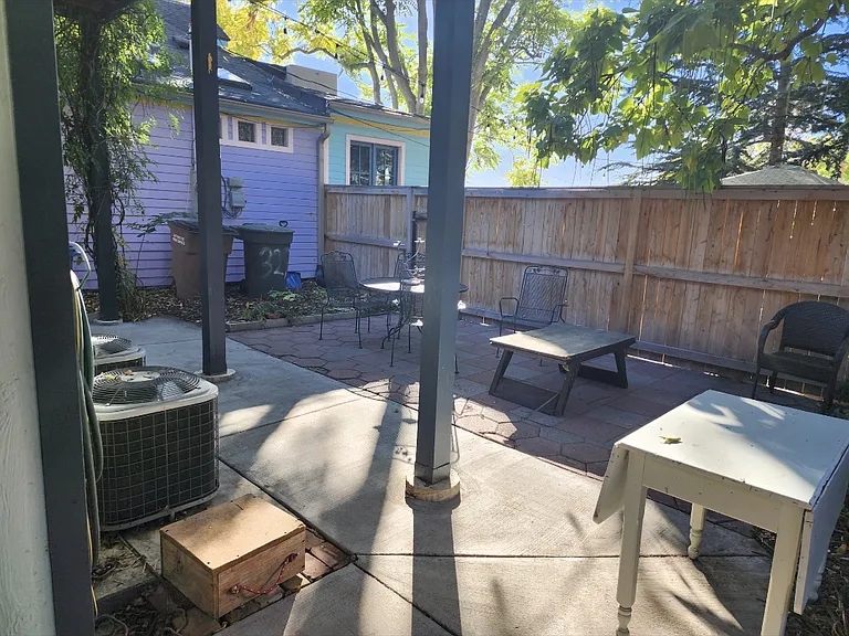 327 N Almond St — Photo 10