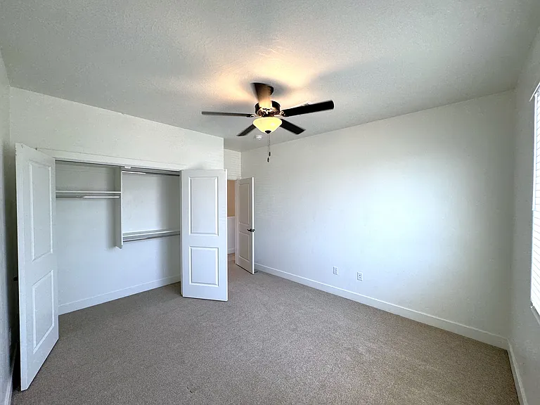 296 N 2470 W — Photo 8