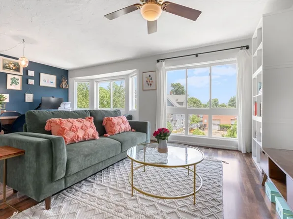 391 Hyde Park Ave APT 105, Roslindale, MA 02131