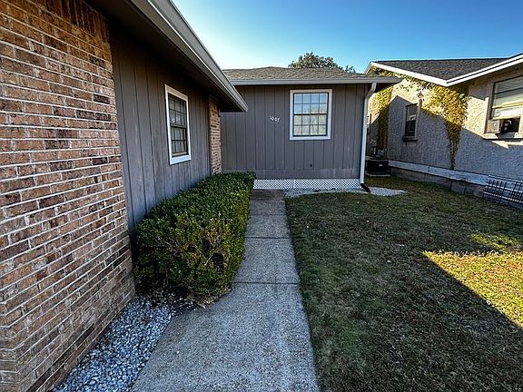 3rd image of 1007 W 11th Ct