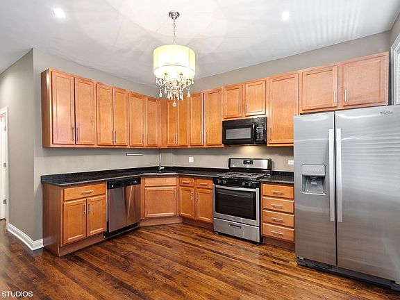 3rd image of 1429 N Artesian Ave #1