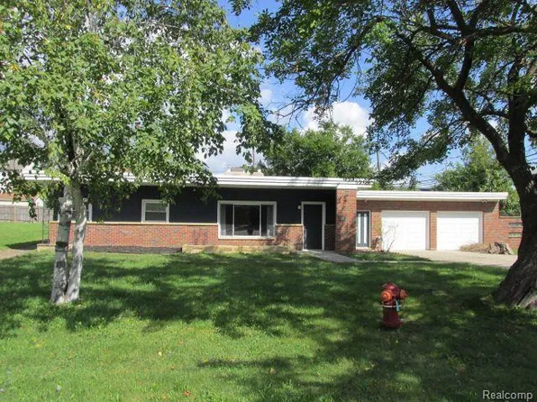 40 Regents Dr, Troy, MI 48084