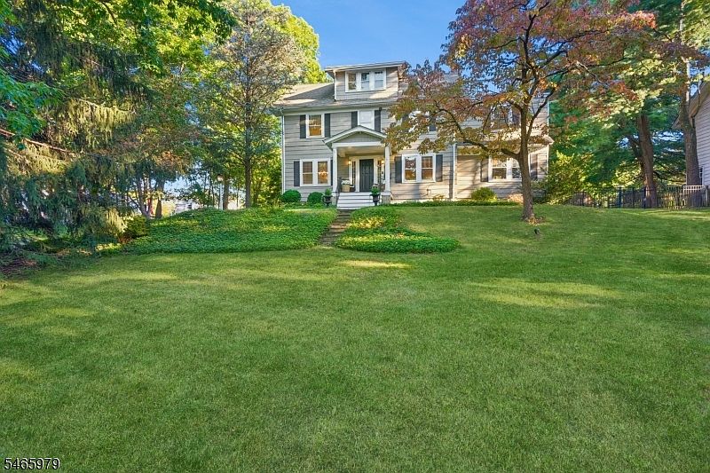 1st image of 84 Arlington Ave