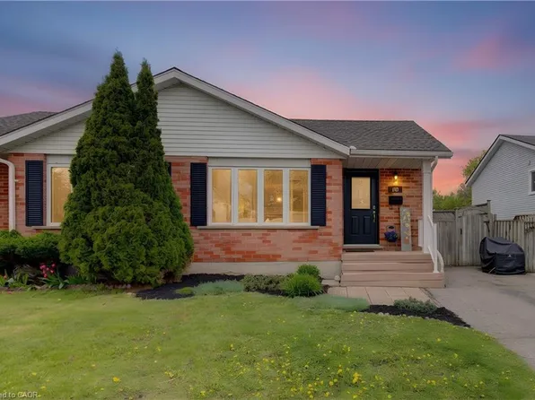 108 Oprington Ct, Kitchener, ON N2N 3E1