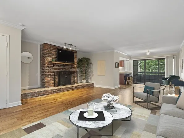 4057 Walnut St APT 4, Kansas City, MO 64111