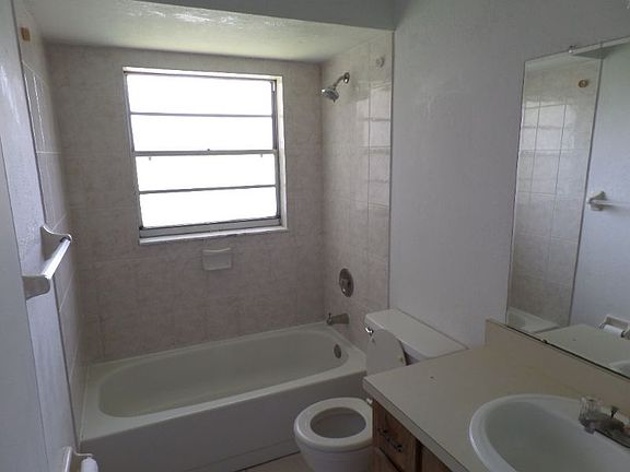 5th image of 6930 52nd Way APT B