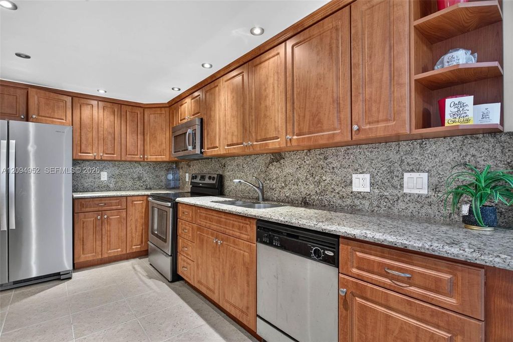 405 N Ocean Blvd APT 615, photo 3