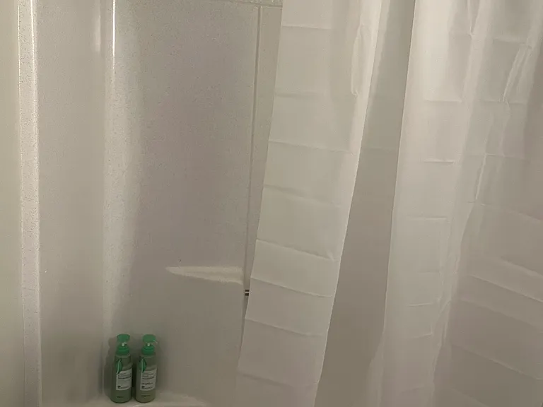 Bathtub of a full bathroom