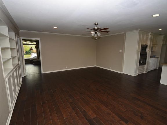 4th image of 320 Troy Dr
