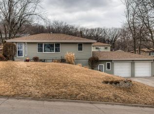 214 Pickardy Ln, Council Bluffs, IA 51503