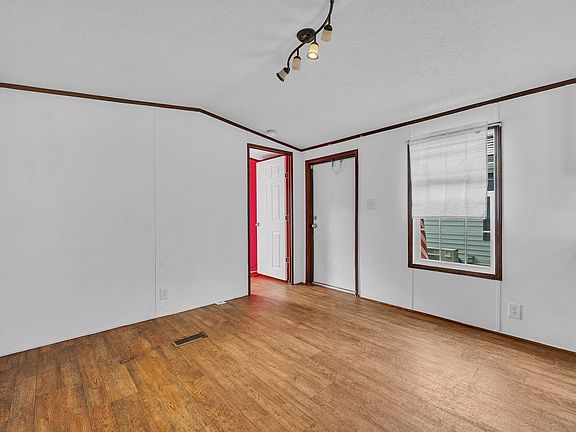 4th image of 557 SW Cutoff #67