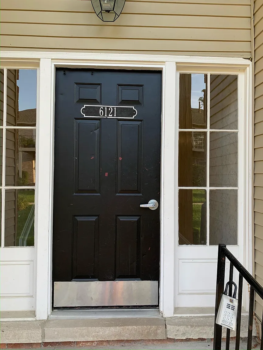 6121 Orchard Lake Rd APT 203 photo 1