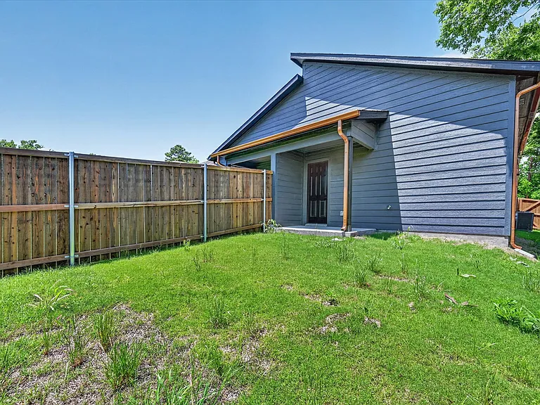 2107 Church St #A — Photo 17