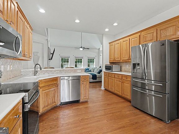 3rd image of 1142 Town Square Ct