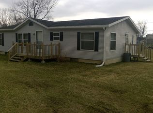 1570 E Lakeville Rd, Oxford, MI 48371