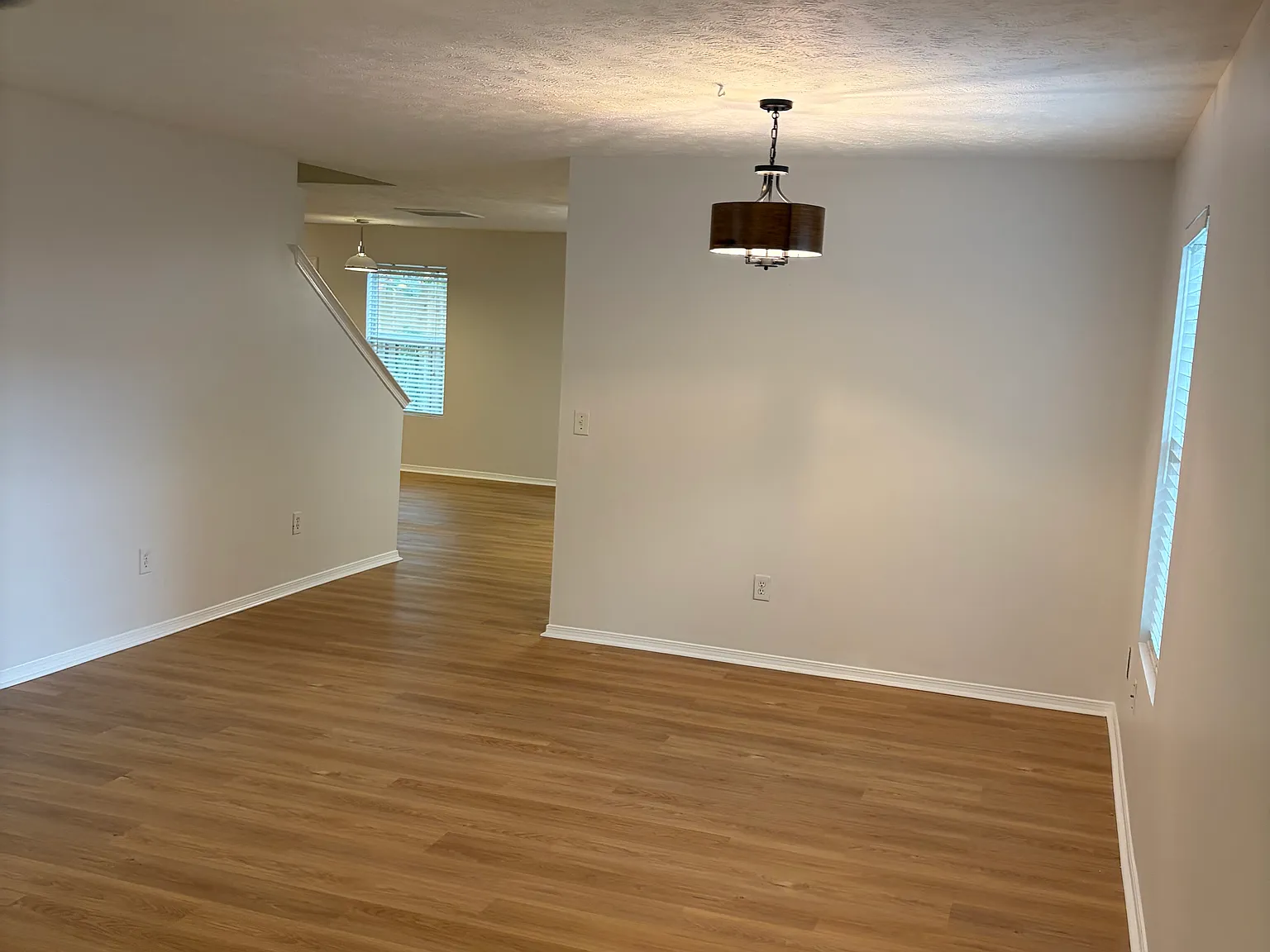 4 bed, 2740 sqft, $2,500 — Photo 4