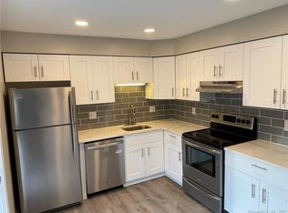 36 Founders Vlg UNIT 36, Clinton, CT 06413