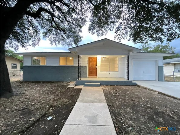 2018 Sherman St, Seguin, TX 78155