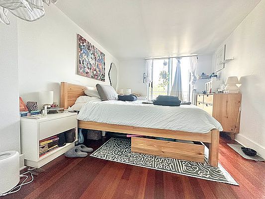 4th image of 16 Meserole St APT 3B