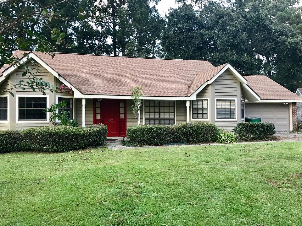 1st image of 102 Sandalwood Ct