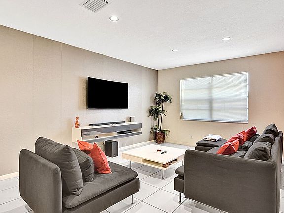 5th image of 633 NW 47th St #633