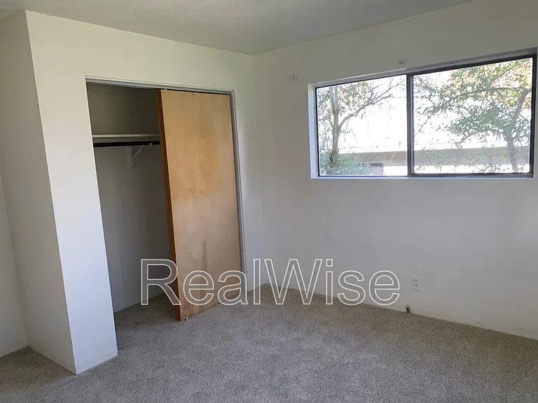 860 Glendale Ave — Photo 16