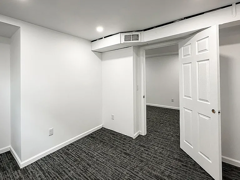 2122 Bancroft St — Photo 32