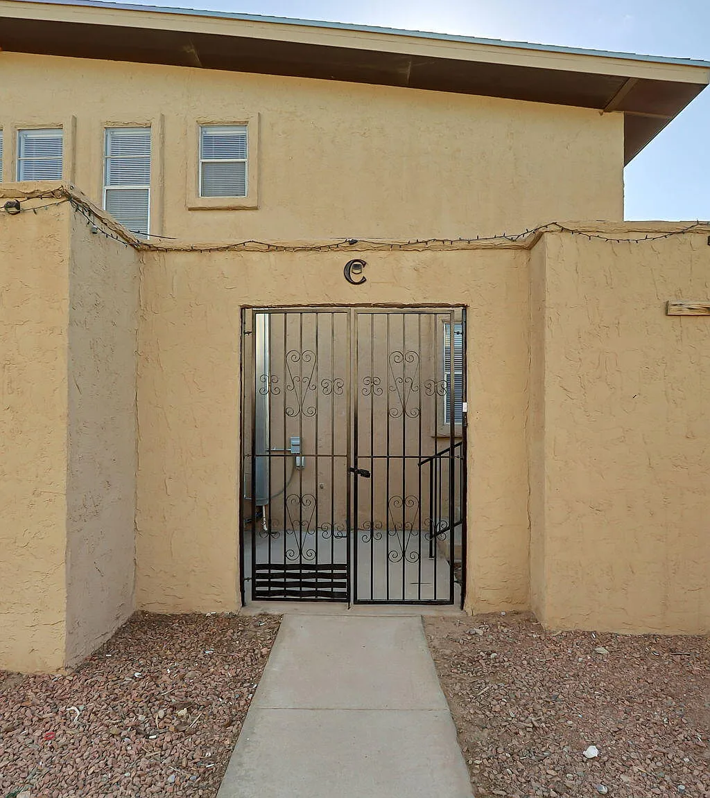 2 bed, 1.5 bath, 1200 sqft, $1,150 — Photo 1