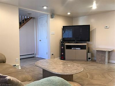 2nd image of 3942 Victory Blvd