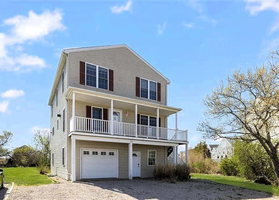 42 Spruce Ave