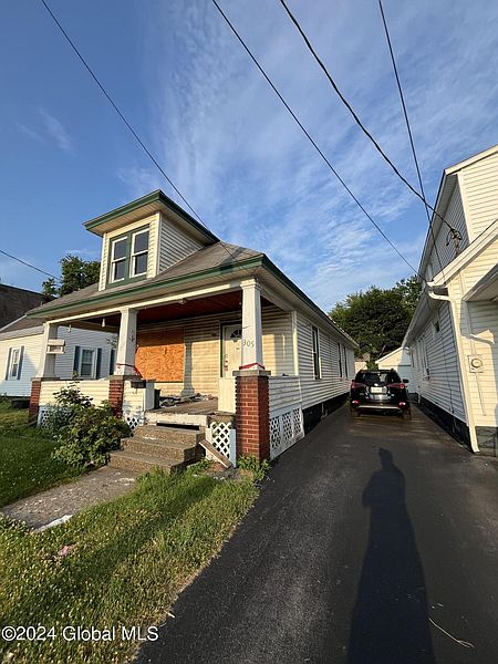 2nd image of 305 Root Avenue