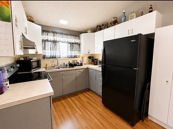 4th image of 801 Greenbriar Dr
