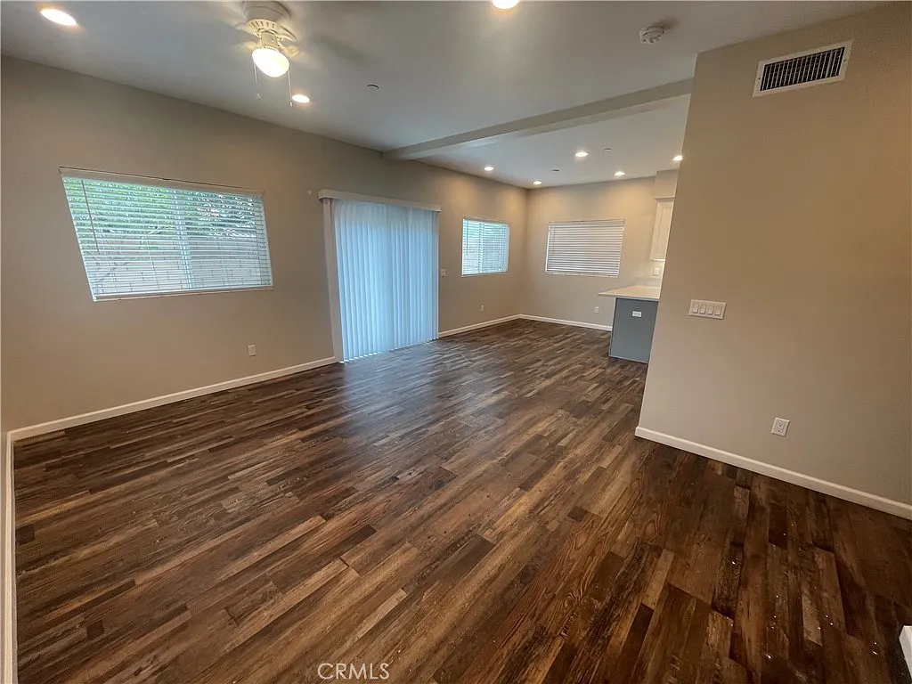 4 bed, 2.5 bath, 1600 sqft, $2,995 — Photo 2