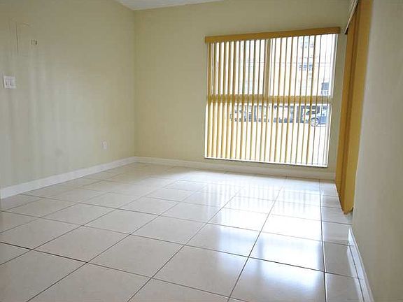 3rd image of 1595 NE 125th St APT 4