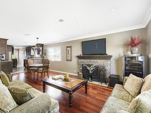 4th image of 843 N Florence St #S