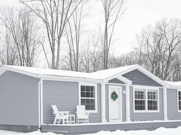 782 W Shaffer Rd, Sanford, MI 48657