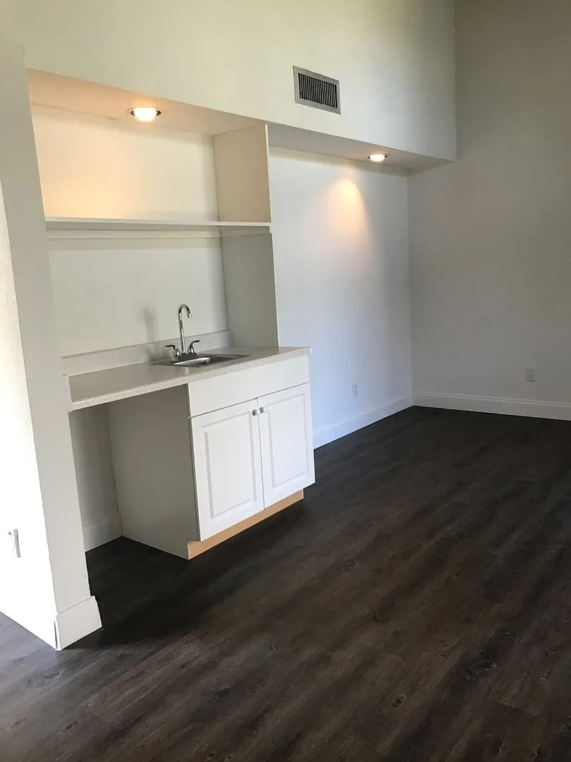 Studio Apartment in Grenelefe — Photo 4